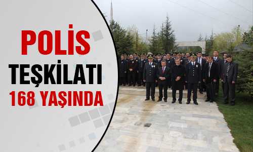POLİSLERE YAÐMUR ALTINDA KUTLAMA
