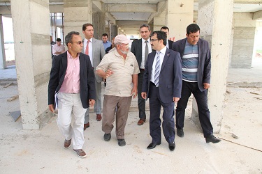 REKTÖR UÇAR YENİFAKILIDA İNCELEMELERDE BULUNDU