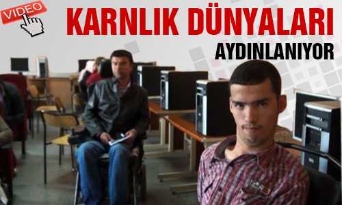 KARANLIK DÜNYALARI PARMAKLARIYLA AYDINLANIYOR