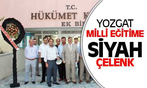 Türk Eğitim Sen Milli Eğitim Müdürlüğüne Siyah Çelenk Bıraktı