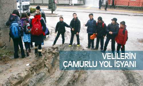 Veliler Çamurlu Yola İsyan Etti