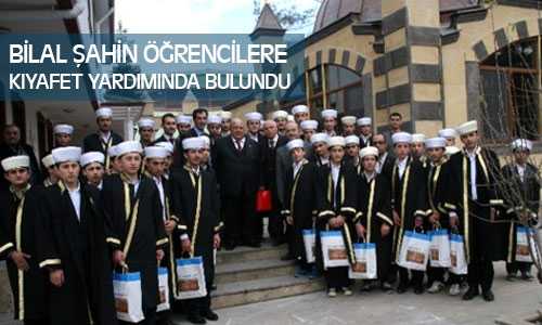 İş Adamı Şahin Öğrencilere Kıyafet Yardımında Bulundu
