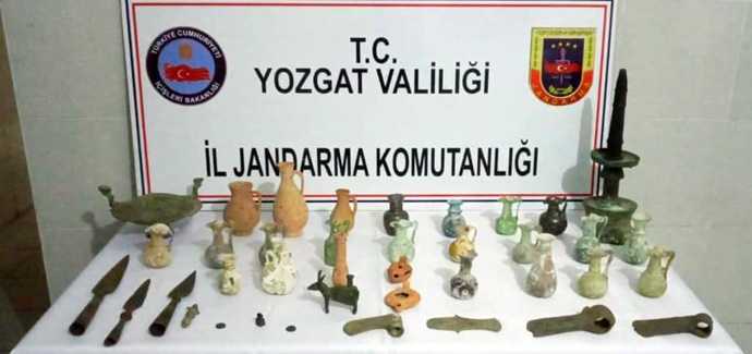 Akdağmadeni'nde tarihi eser kaçakçılığı, 3 kişi gözaltında