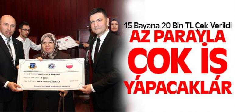Mikro Kredi Almaya Hak Kazanan Bayanlar Çeklerini Aldı