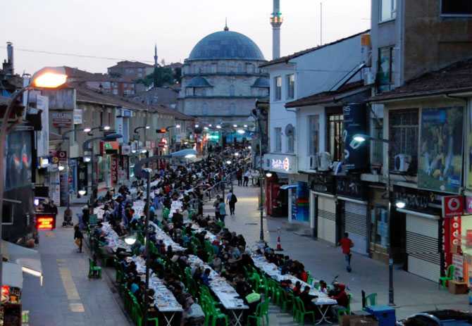 Bereket Kervanının Durağı Sarraflar Caddesi Oldu