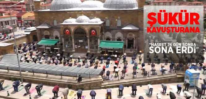 74 gün sonra cemaat camiyle Cuma namazında buluştu