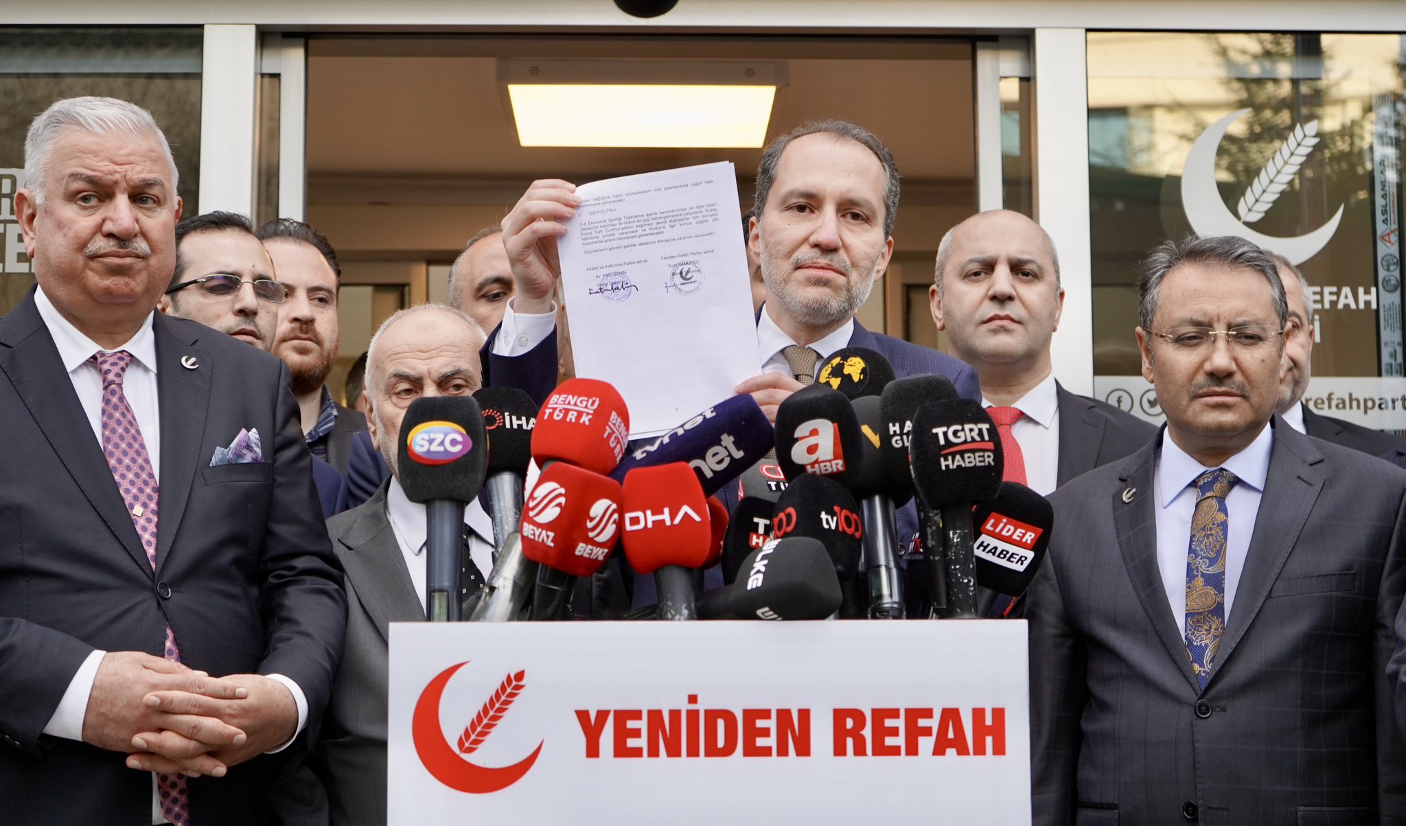 Erbakan Cumhurbaşkanlığı adaylığından çekildi