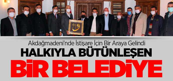 Akdağmadeni'nde muhtarlarla istişare