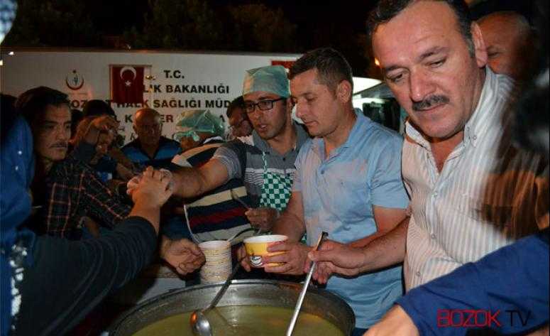 Kamu Hastaneleri Birliğinden Demokrasi Nöbetinde Çorba, Pilav İkramı