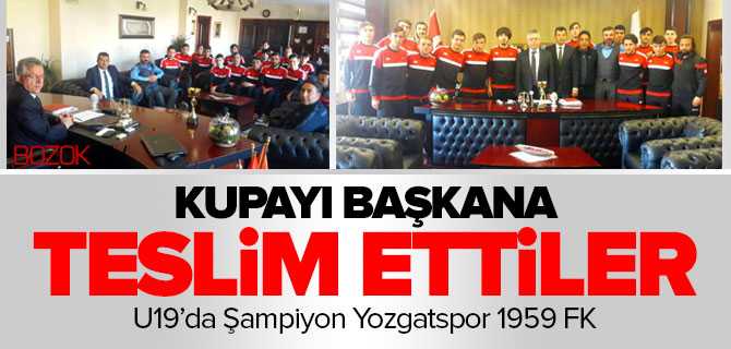 Şampiyon Kupayı Başkana Teslim Etti