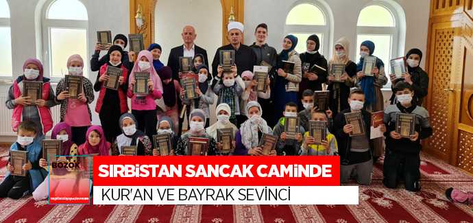 Sırbistan Sancak Caminde Kur'an ve bayrak sevinci