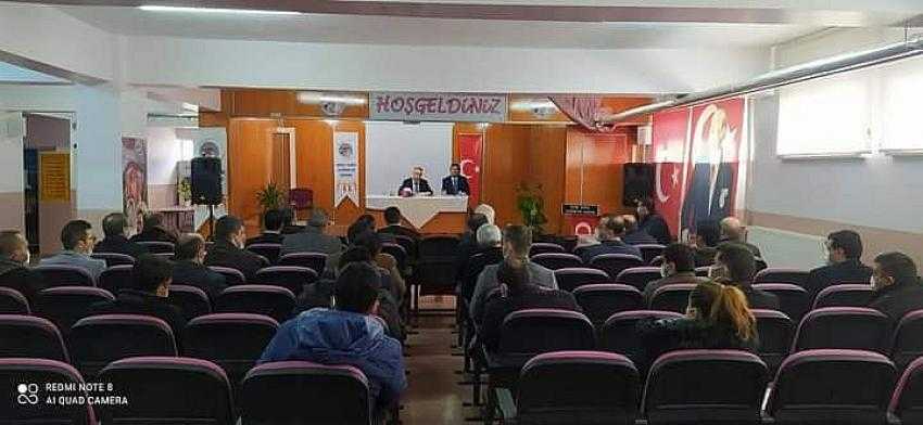 Sarıkaya Kaymakamı Işık kurum müdürleriyle eğitimi değerlendirdi