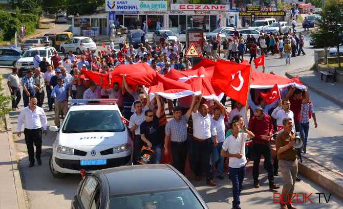 Sağlıkçılardan Demokrasi Yürüyüşü