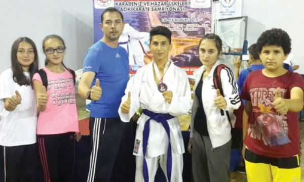 Madalyayla Döndüler