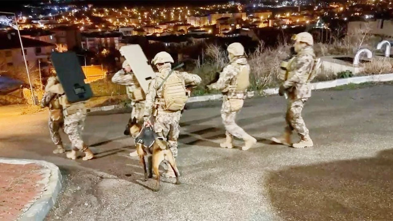 Yozgat’ta DEAŞ Operasyonu: 3 Şüpheli Yakalandı, Dijital Materyaller İnceleniyor